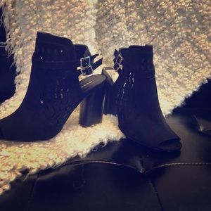 Steve Madden peep toe shoes